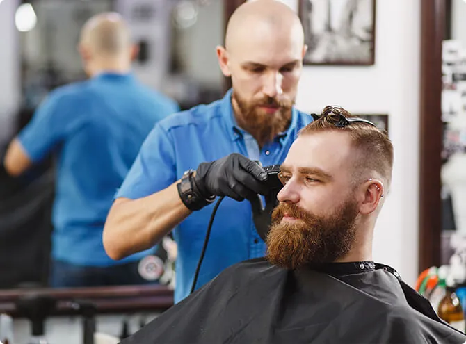 Corte y arreglo de barba élite en Norden Barber Cuenca